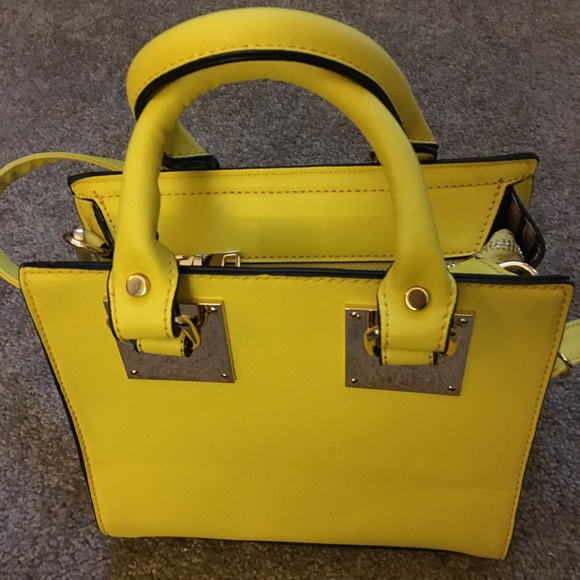 Small yellow bag - Picture 2 of 3